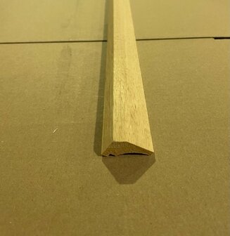 Abachi houten holle hoeklat; 22mm x 32mm x 2400mm; &euro;2,- per lengte