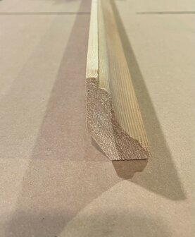 Grenen holle hoeklat; 33mm x 47mm x 2700mm; &euro;3,-