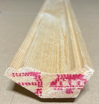 Grenen holle hoeklat; 34mm x 47mm x 2700mm; &euro;3,-