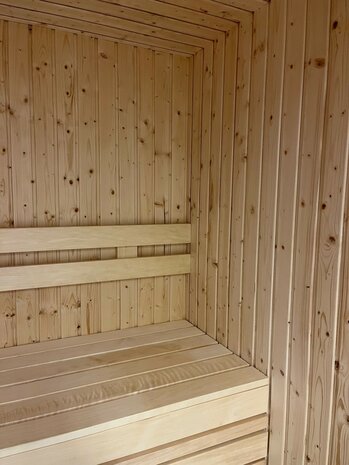 Productfoto Fins vuren schrootjes in complete saunawand